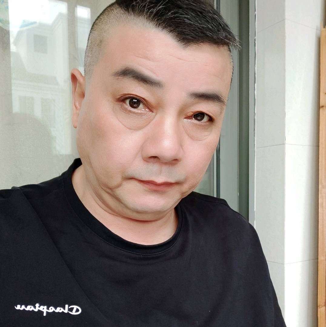 热情凝眸崖悔的照片