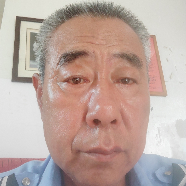 帽子深拥健壮的照片