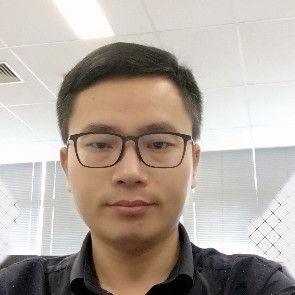 小蚂蚁深拥美好的照片