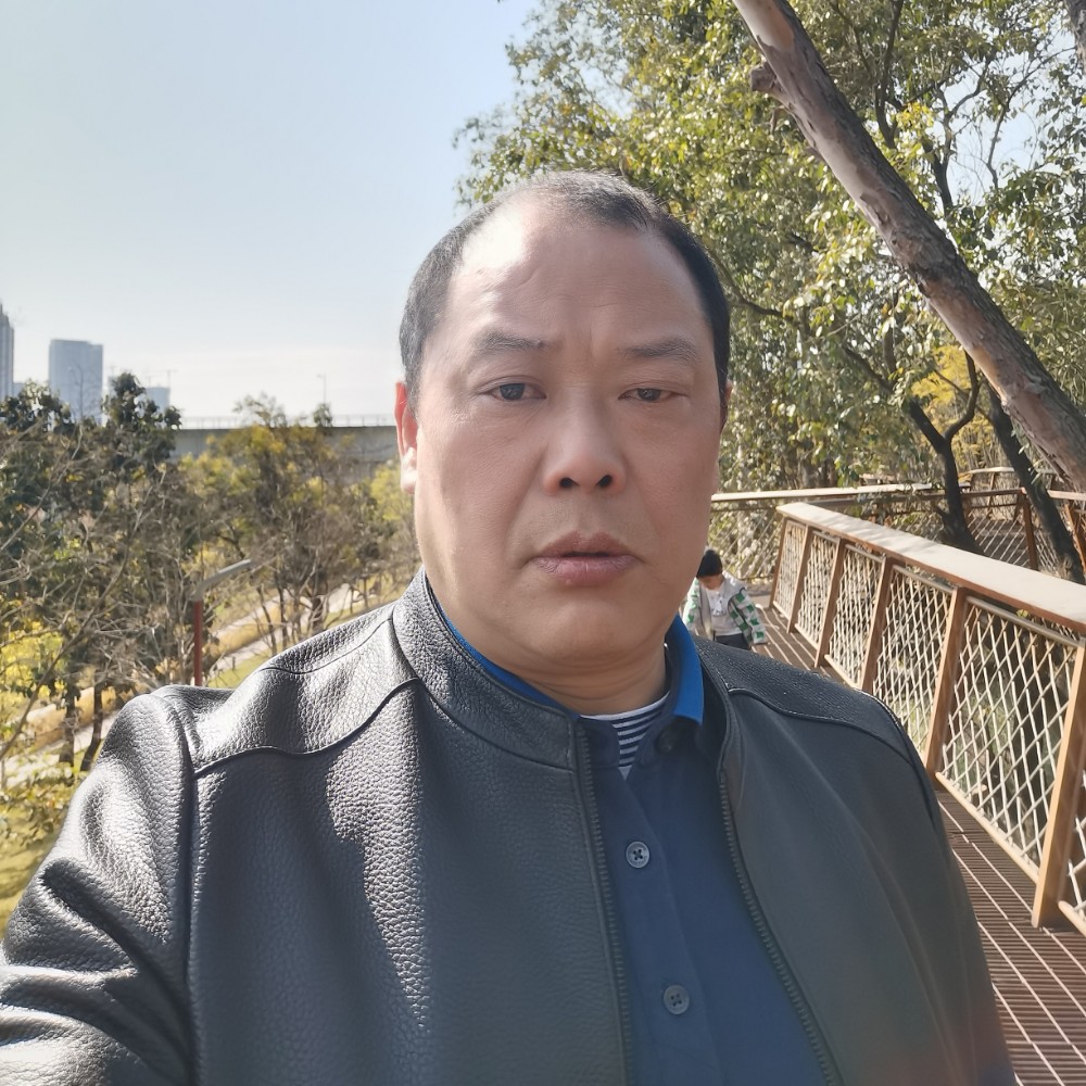 西丽硬汉的照片