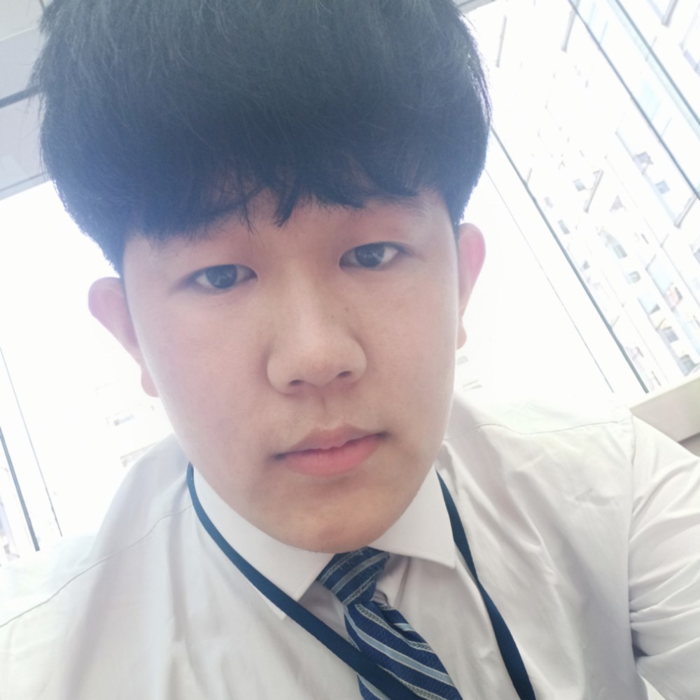 活力吃醋小伙的照片