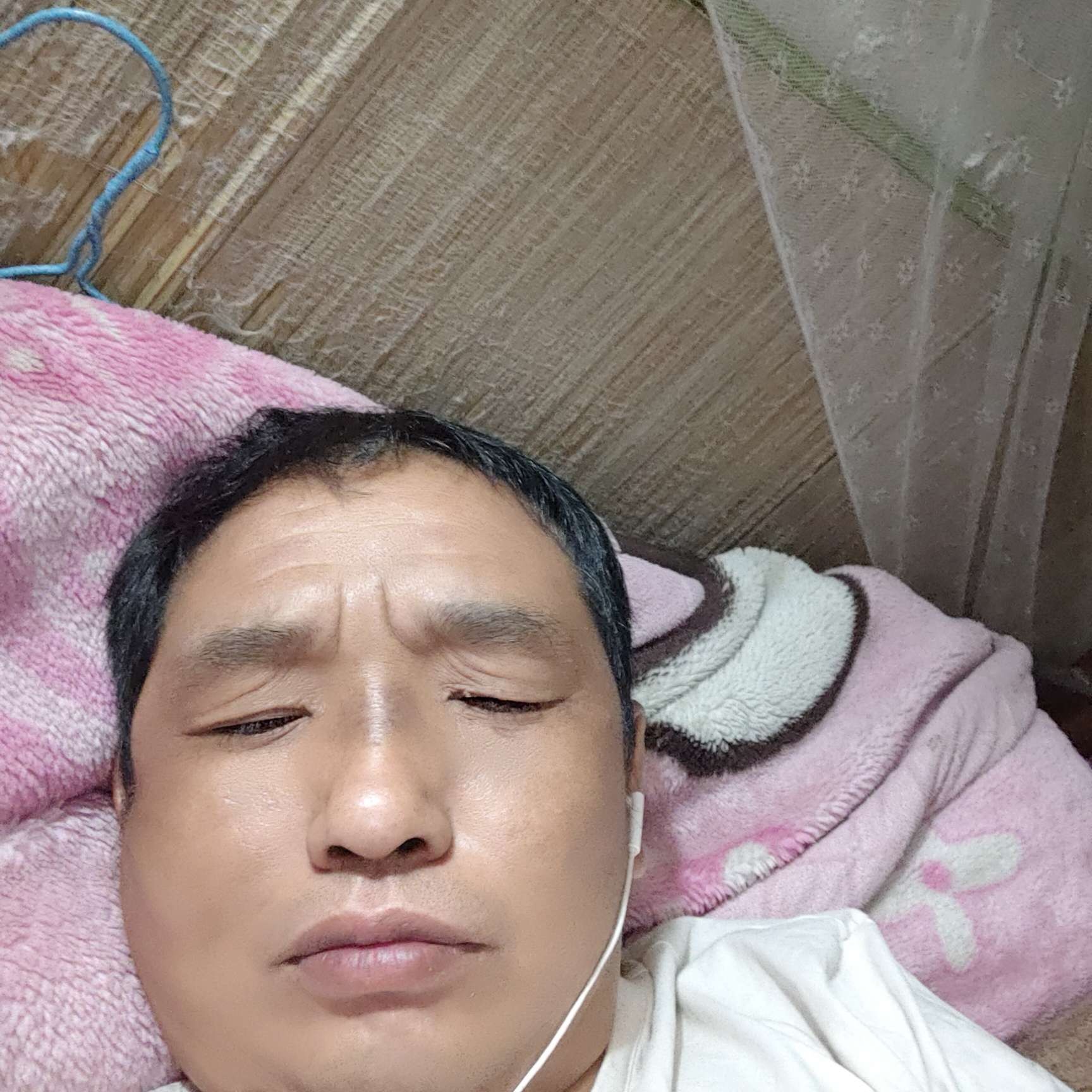 动人方墨镜的照片