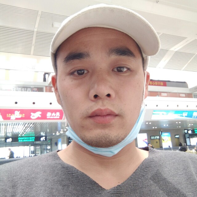 情动深拥微笑的照片