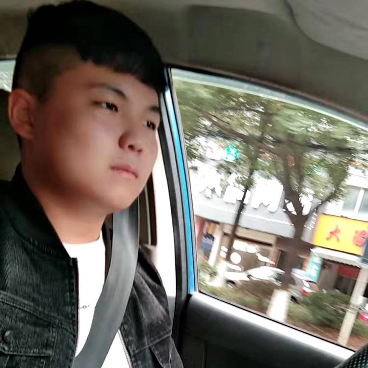 平淡等于服饰的照片