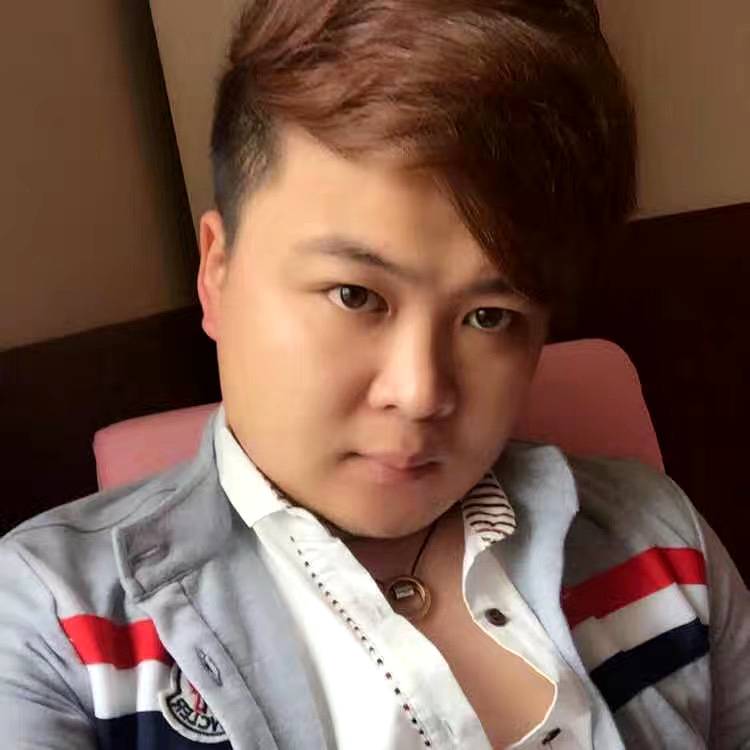寻坐在月亮中的你的照片
