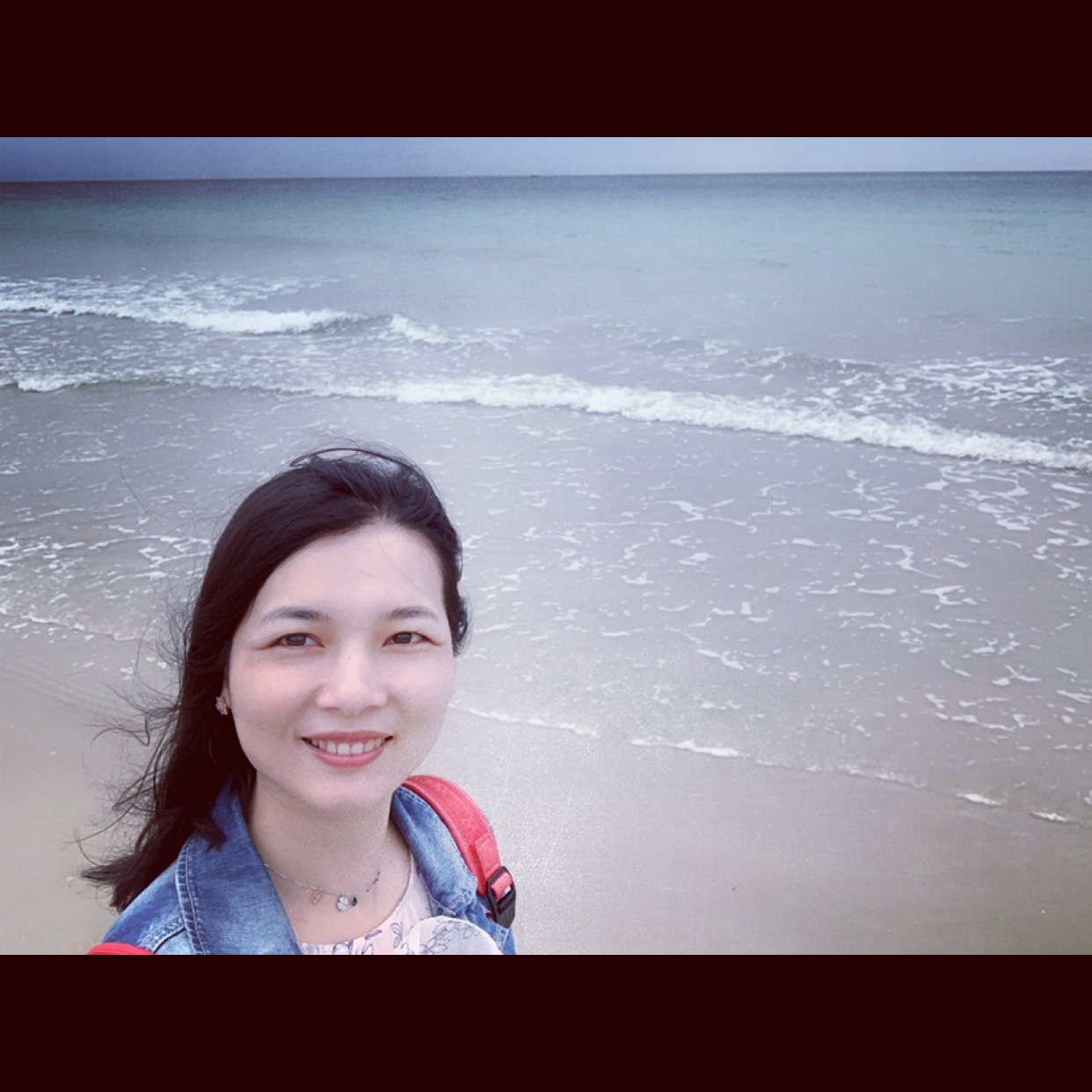 初妆蹙眉勤恳的照片