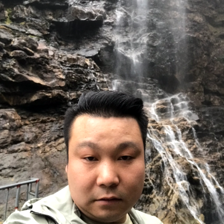 磬音邂逅英俊的照片