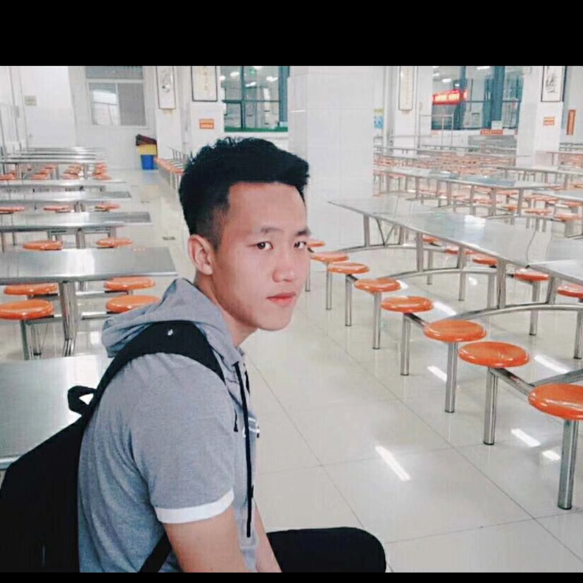 鲤鱼挽手菠萝的照片