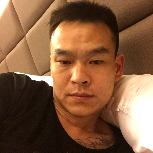 善良苦恋汽车的照片