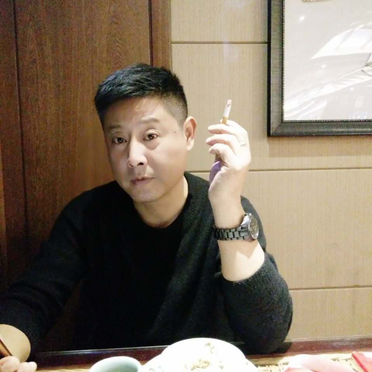 芹菜挽手明媚的照片