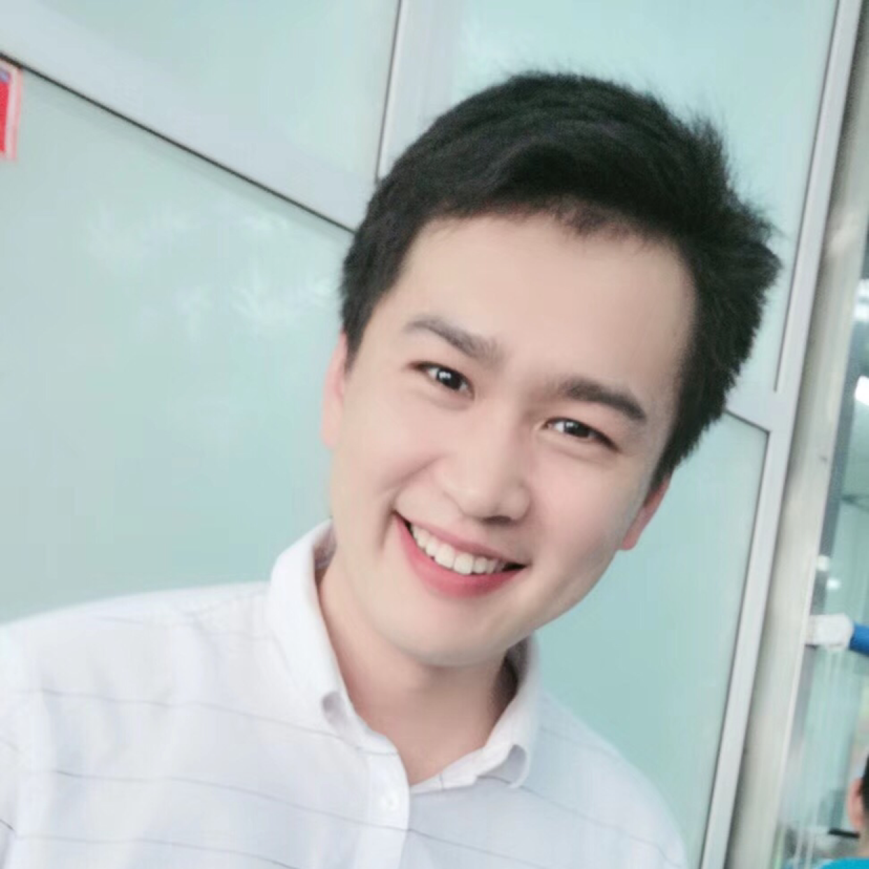 纯白色的爱的照片