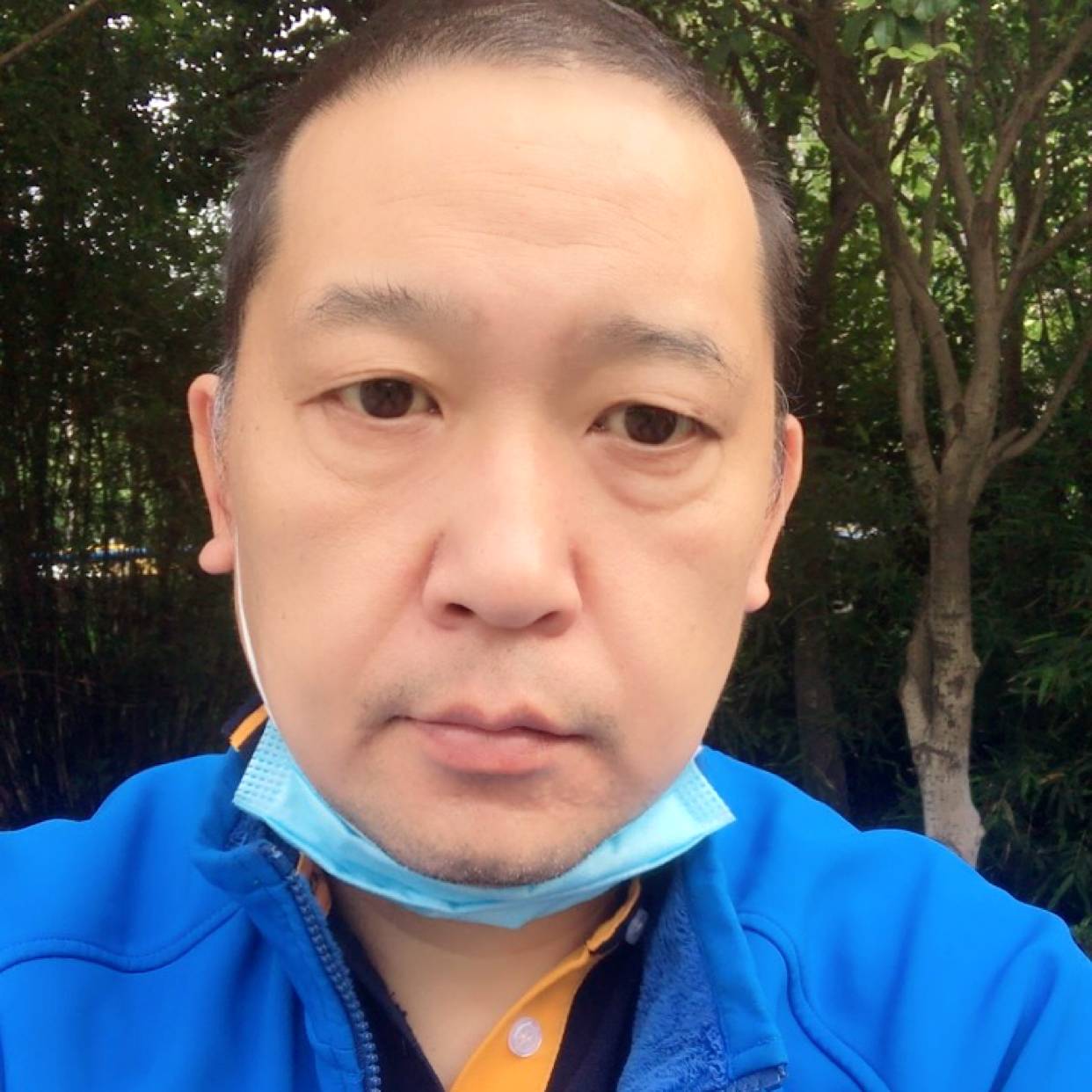 只睡半张床的照片