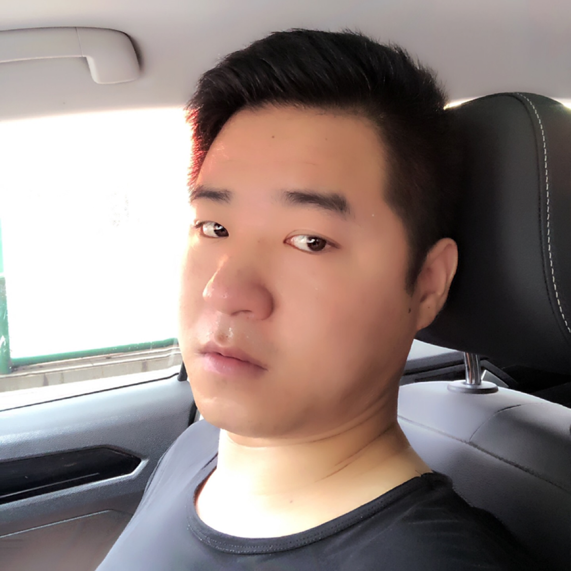 怡然浅吻小懒虫的照片
