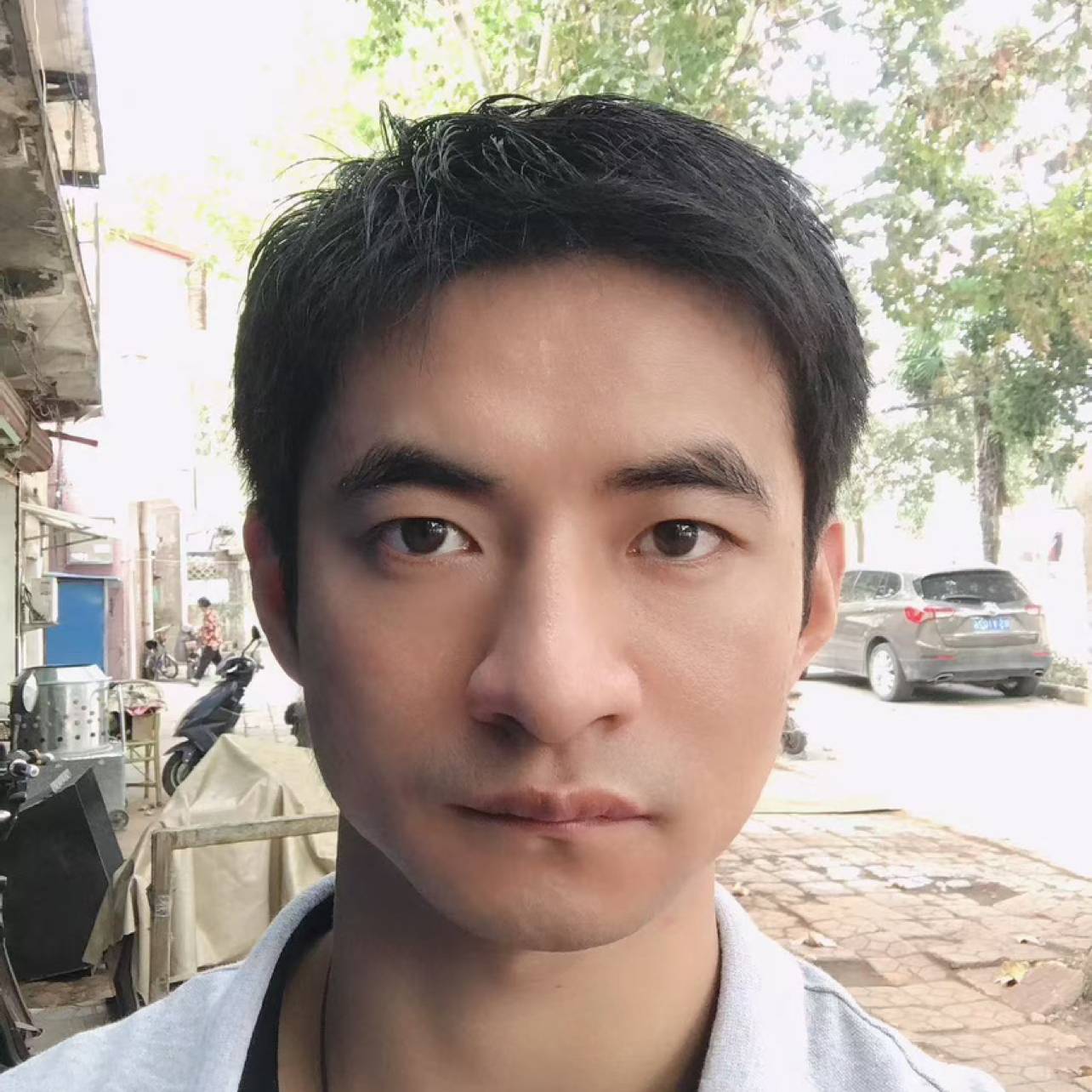 喧闹的安静的照片