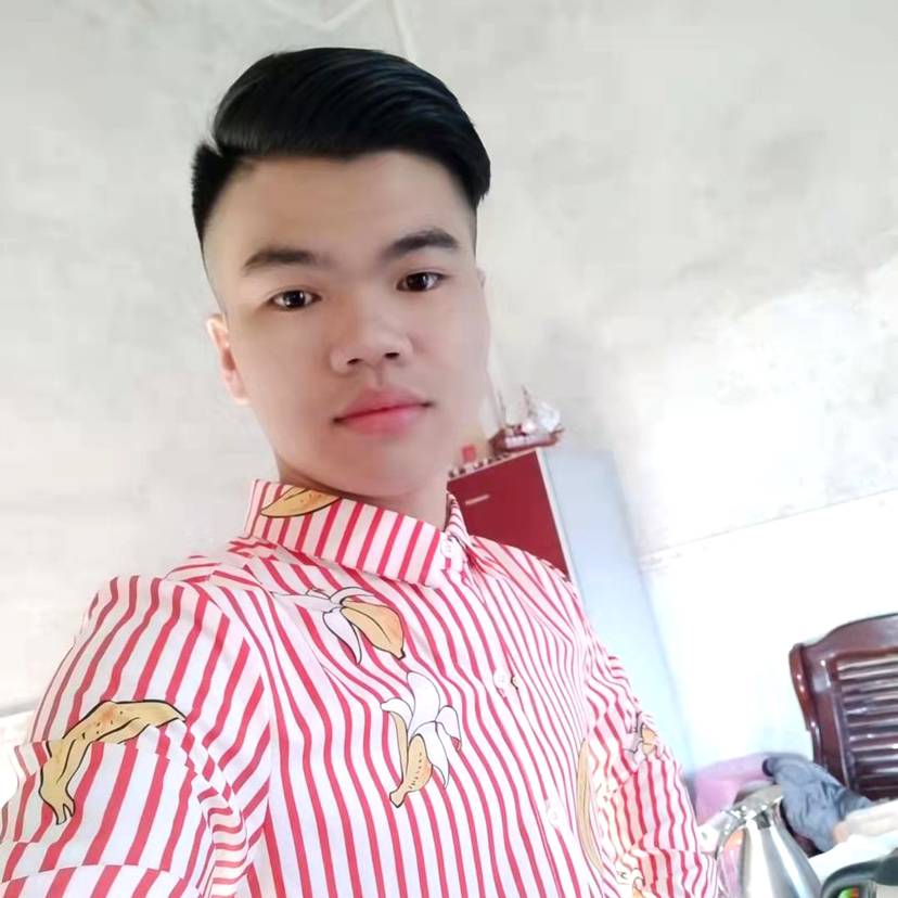 小关心哥哥的照片