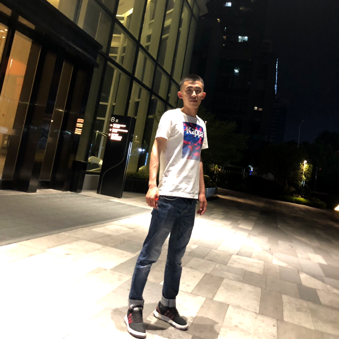 温柔的男孩儿的照片