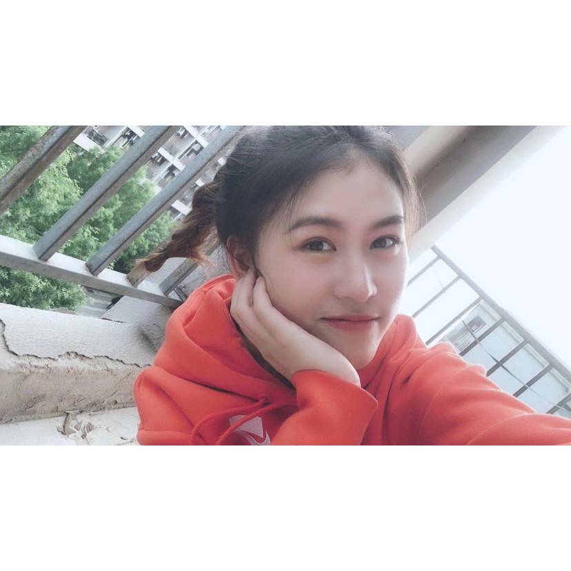 长颈鹿瘦瘦的照片