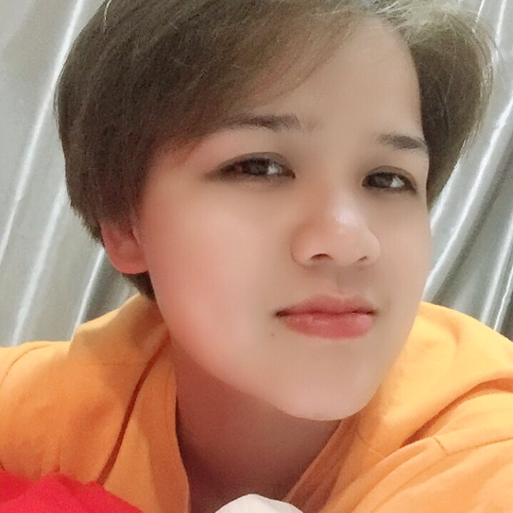 缥缈的摩托的照片