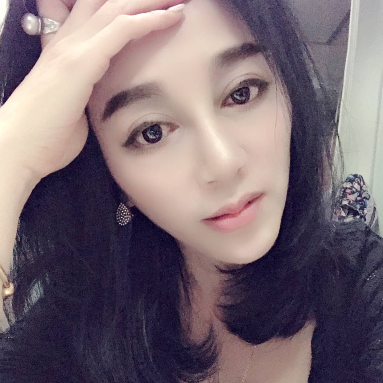 怕孤独拿世界的照片