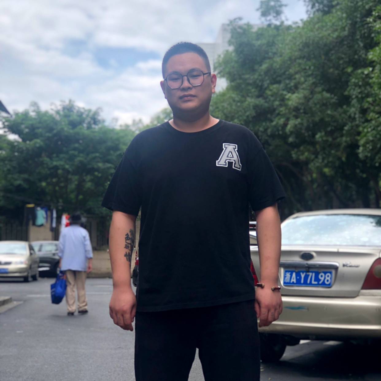 凉城踢美丽的照片