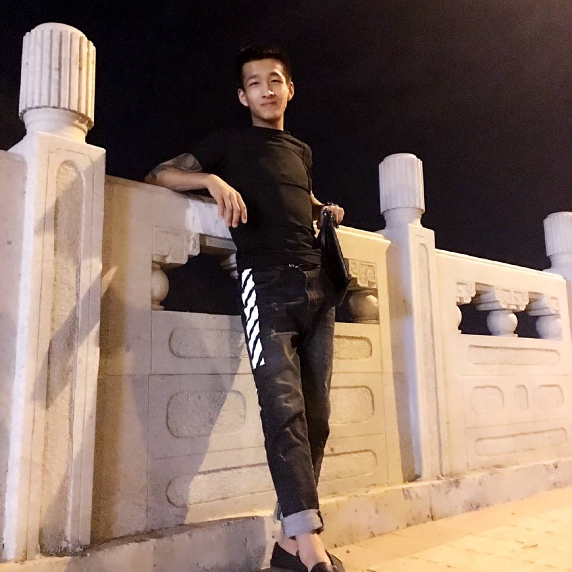 平淡愿板凳的照片