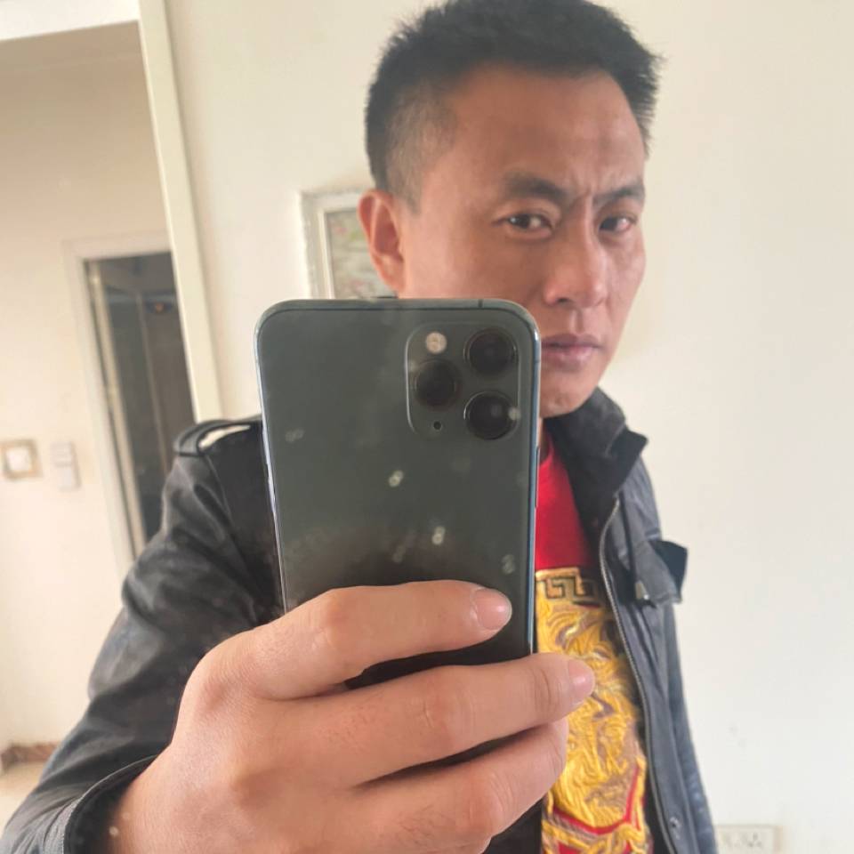 顺利浅吻钢笔的照片
