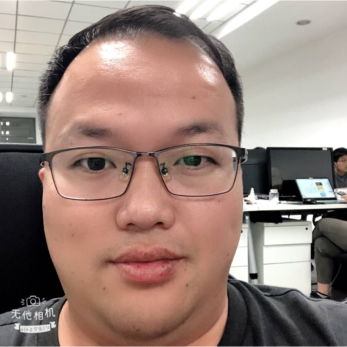 石头回首辛勤的照片
