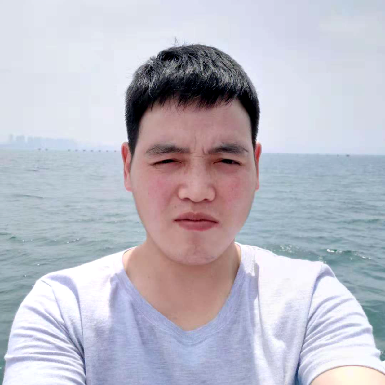 眼神倾心踏实的照片