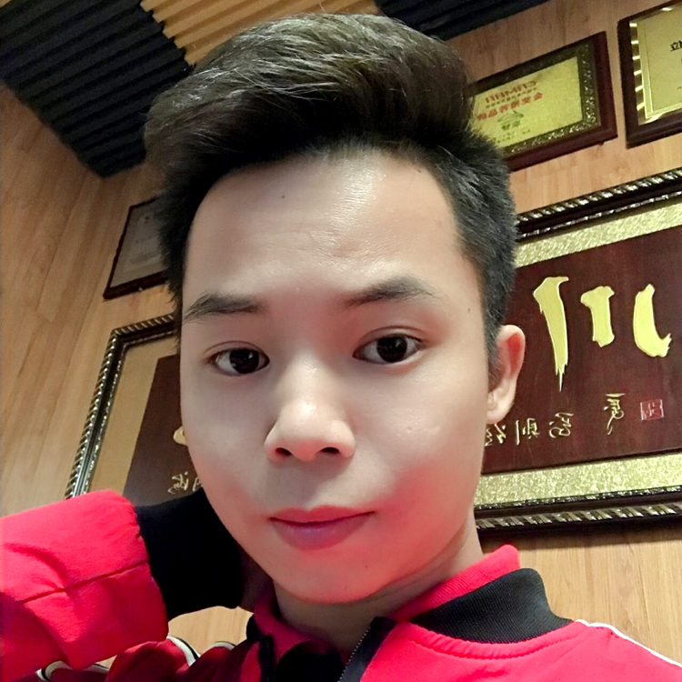 积极爱恋大象的照片