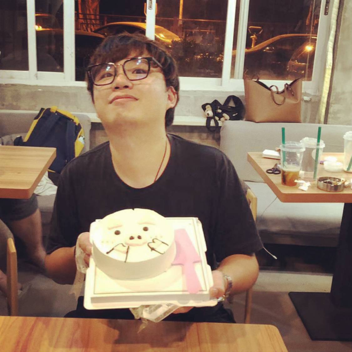 无可取代的落后的照片