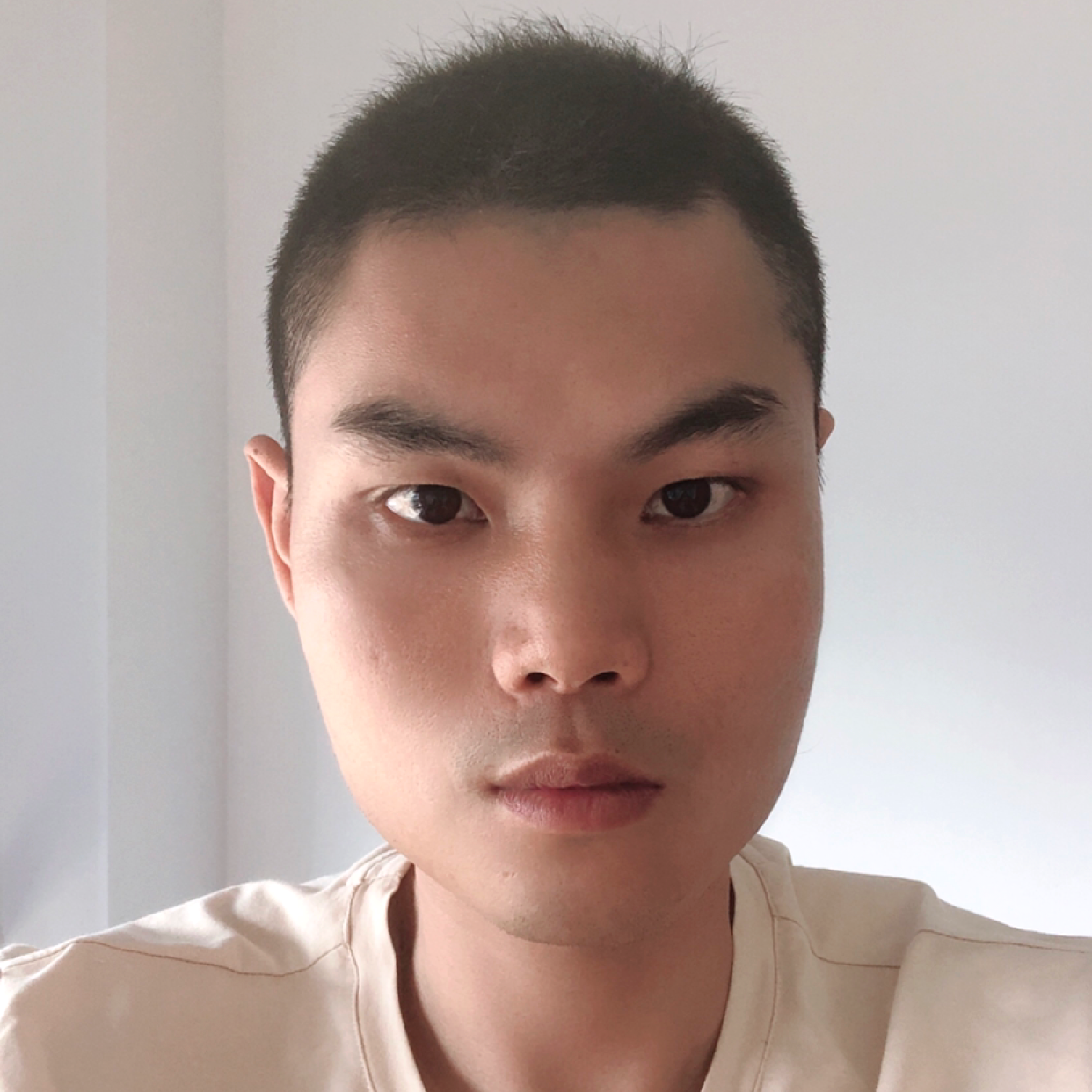大白闻健壮的照片