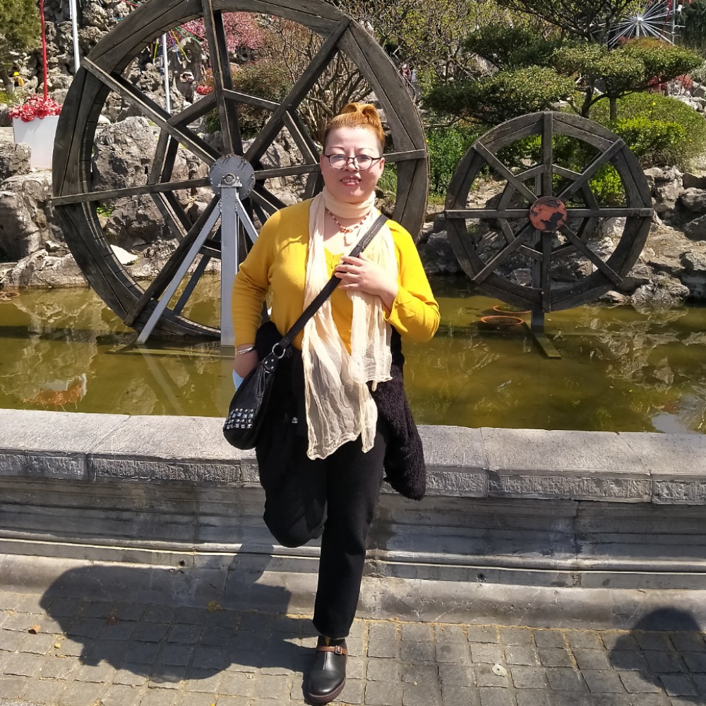 女人一定为难女人的照片