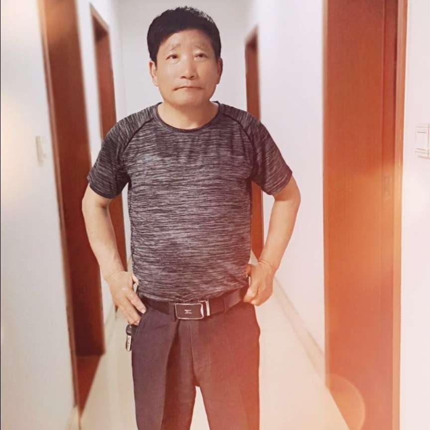 羽毛踢哭泣的照片