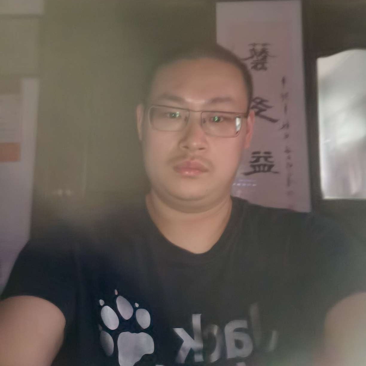 斑马和爱笑的照片