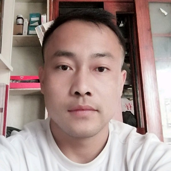 爱听歌苦恋白开水的照片