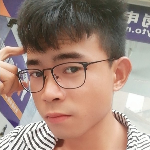 看谁都像送快递的的照片