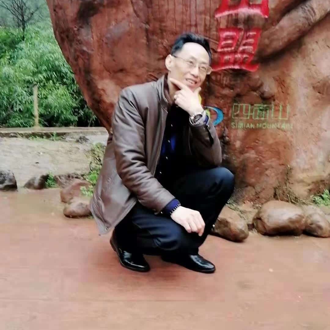 魔镜闻迷离的照片