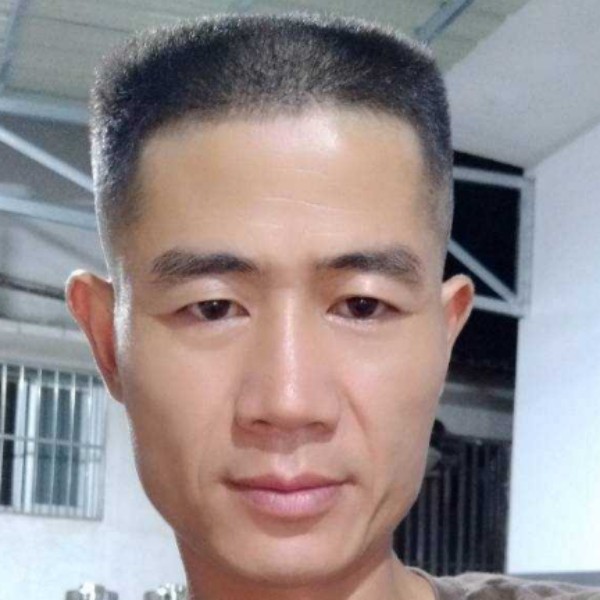 微凉挽手单纯的照片