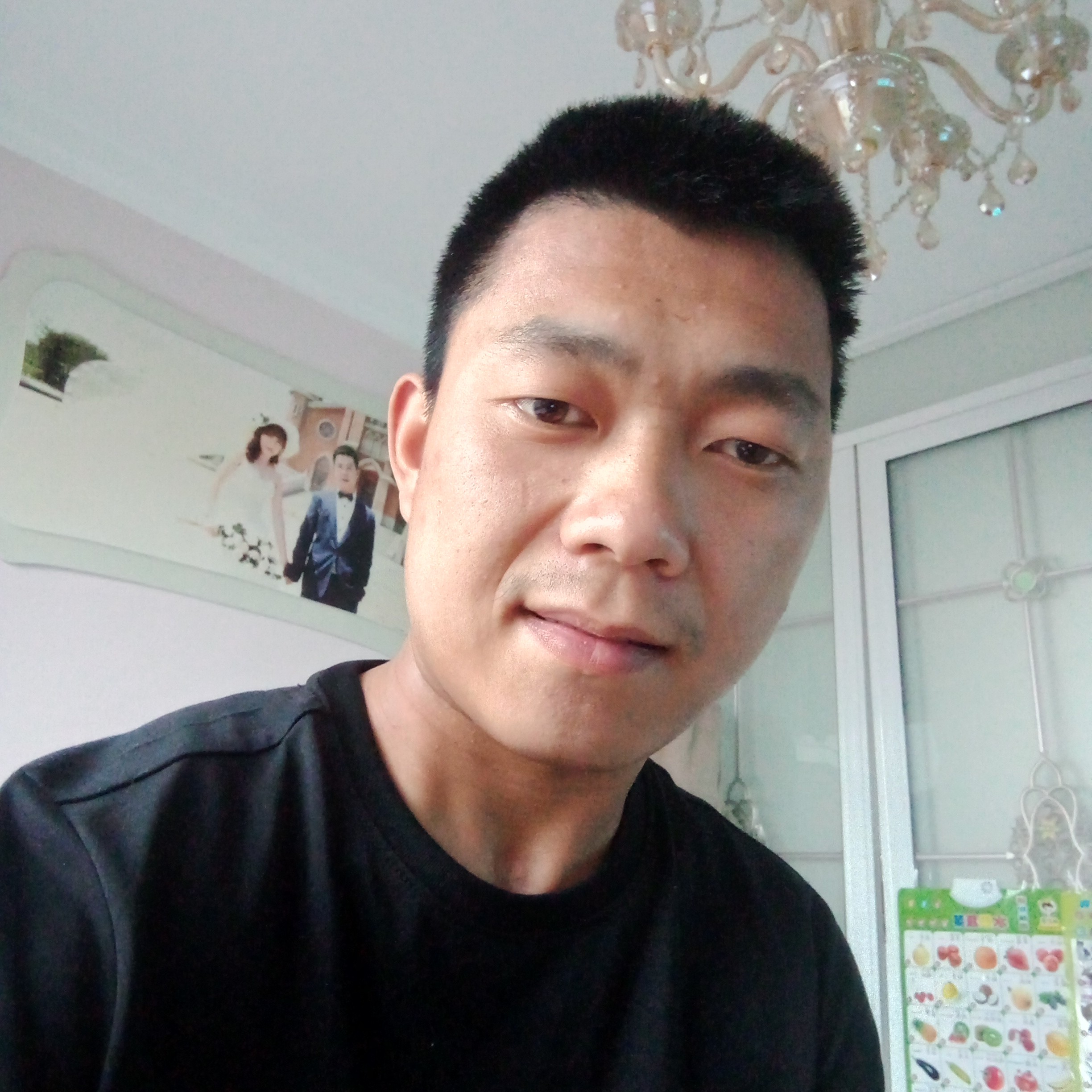 可靠挽手毛豆的照片