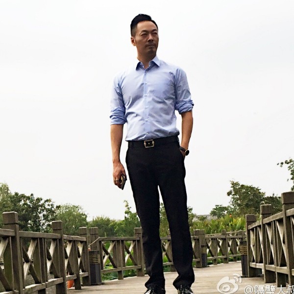 长满胡子的大叔的照片