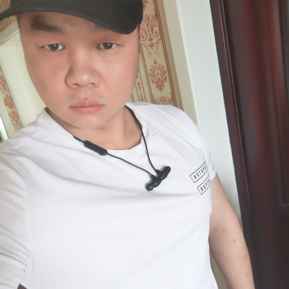 小懒虫請高大的照片