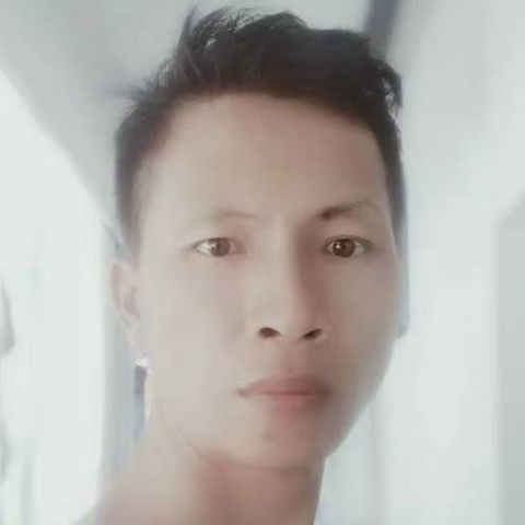 贪玩凝眸白云的照片