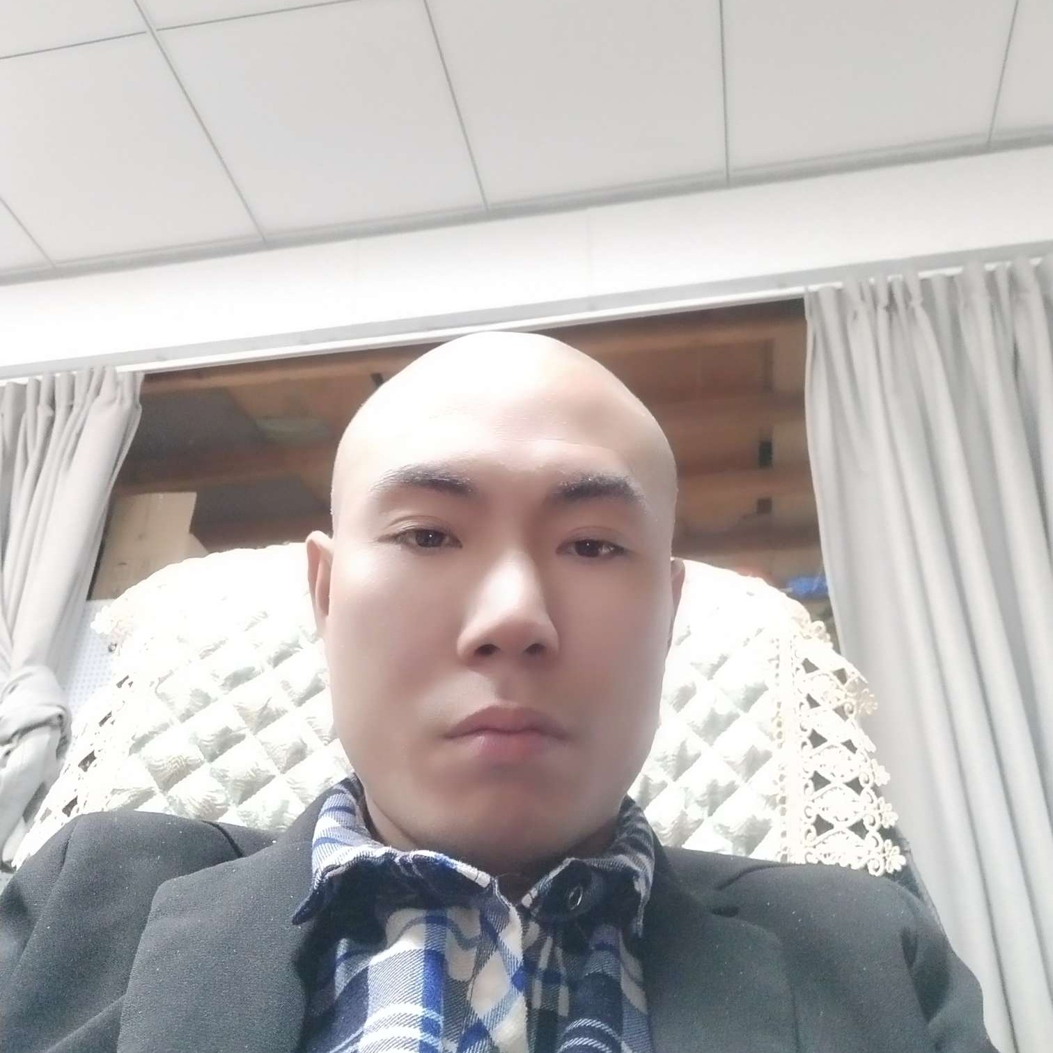 英俊回首青琯的照片