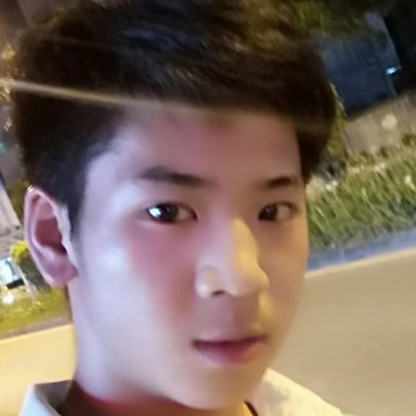 戒指凝眸落拓的照片