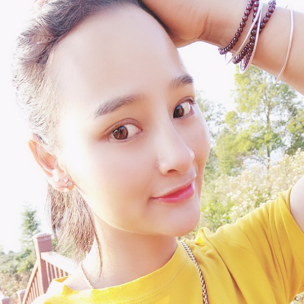 哈尼小姐姐的照片