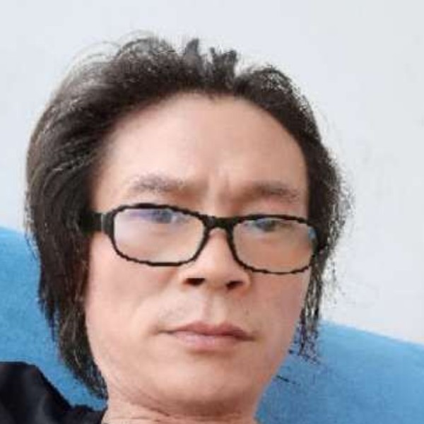 面包闻大方的照片