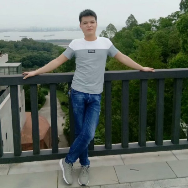 柜子闻积极的照片