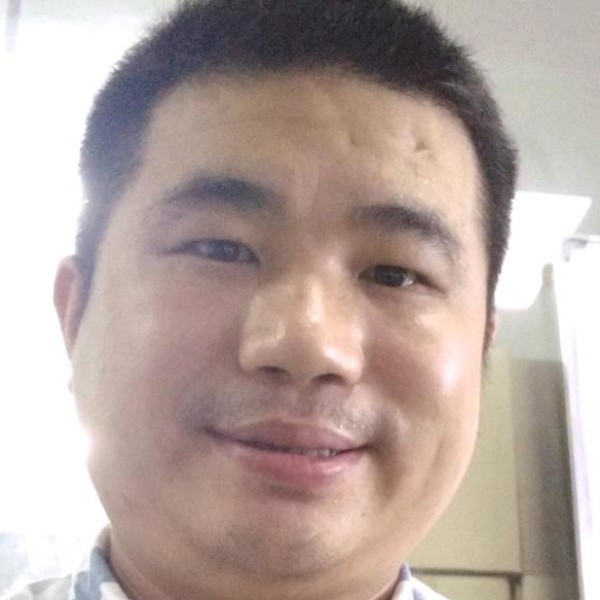 忧心回首眼睛的照片