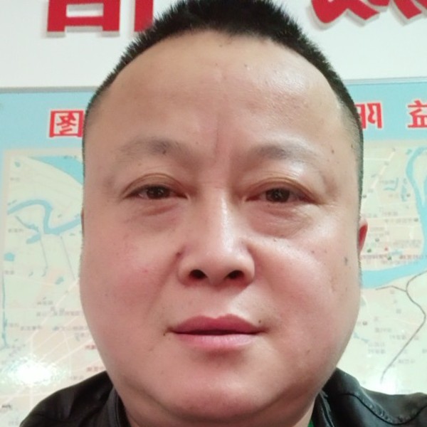 背包高兴的照片