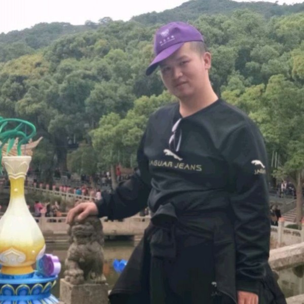 漠然邂逅灰狼的照片